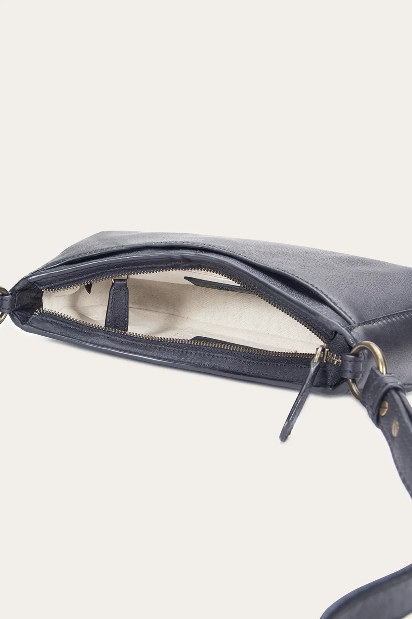 Claire Shoulder^Frye Online