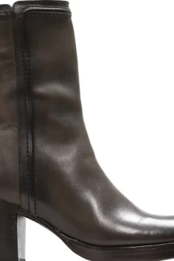 Jean Short Inside Zip^Frye